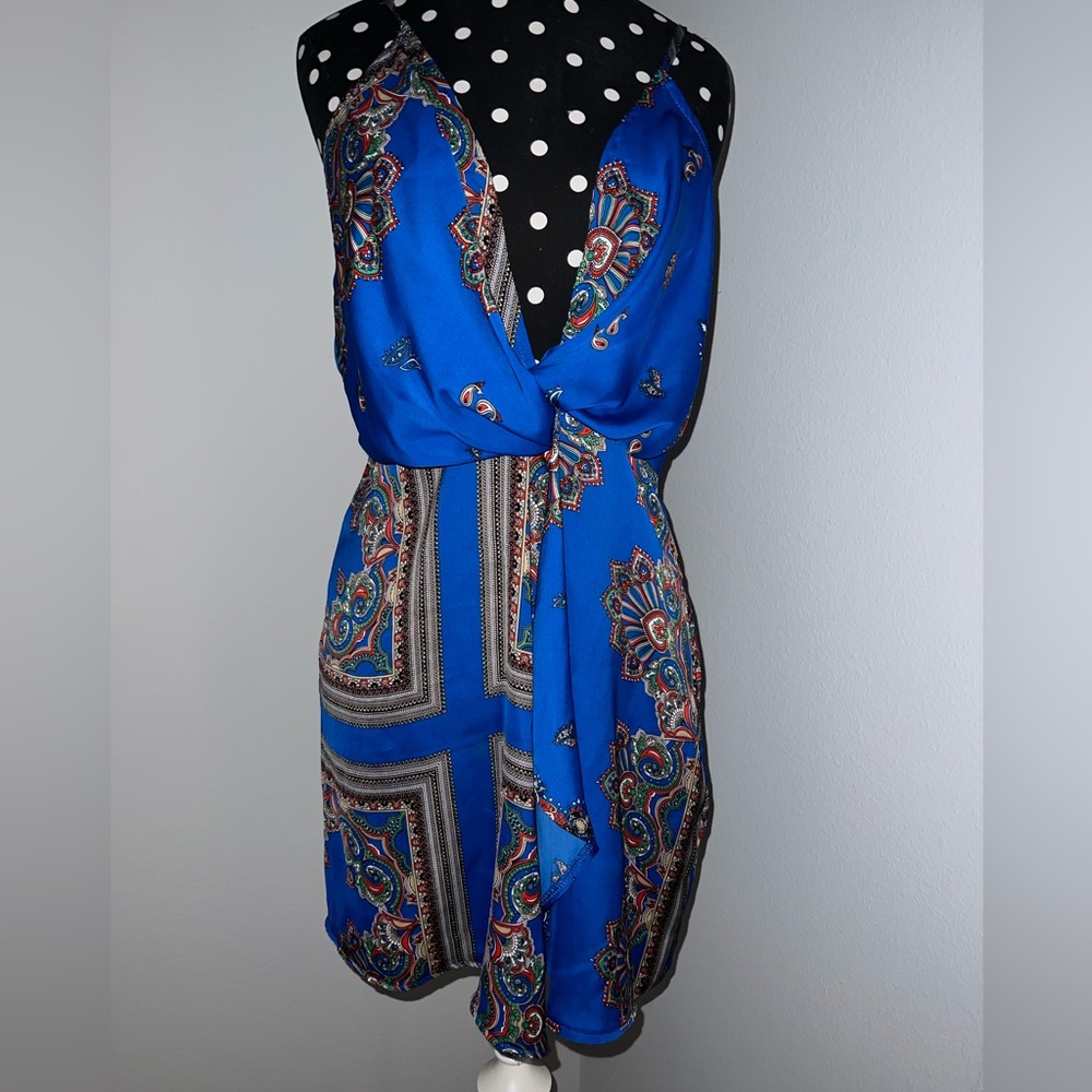 Adjustable straps and side zipper